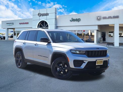 New 2025 Jeep Grand Cherokee Altitude image 1