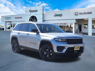 New 2025 Jeep Grand Cherokee Altitude video 1