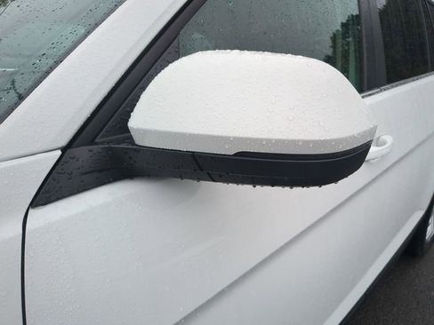 Certified 2022 Volkswagen Atlas SE image 3