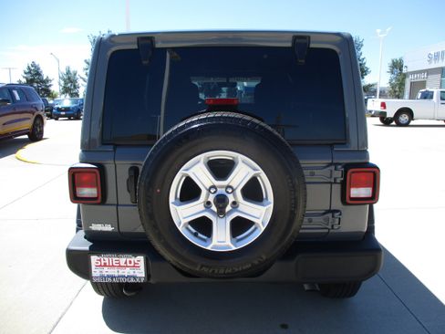Used 2023 Jeep Wrangler Unlimited Sport w/ Sun And Sound Package AWD/4WD image 5
