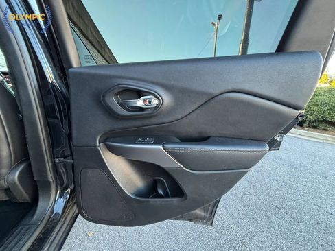 Used 2019 Jeep Cherokee Limited image 44