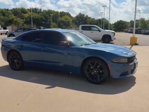 Used 2021 Dodge Charger SXT w/ Plus Group RWD image 2