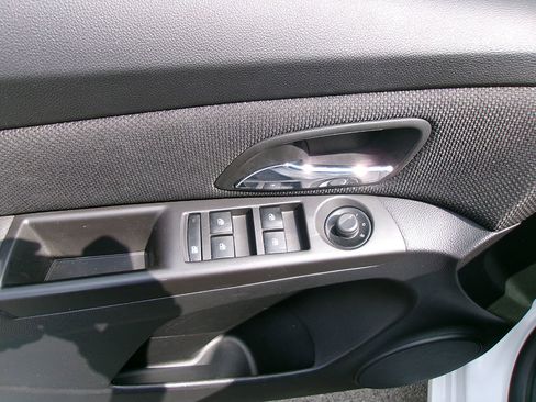 Used 2014 Chevrolet Cruze LT image 14