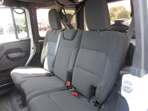 Used 2019 Jeep Wrangler Unlimited Sport S AWD/4WD image 16