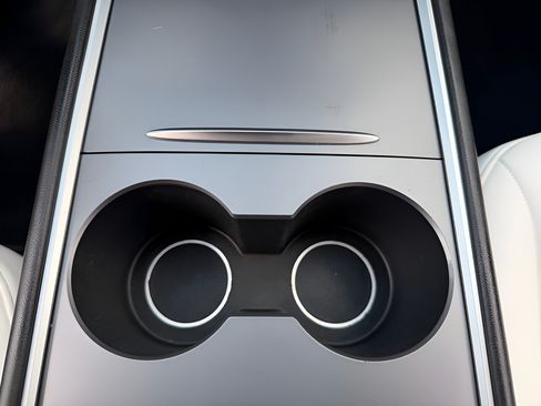 Used 2023 Tesla Model Y Long Range AWD/4WD image 57