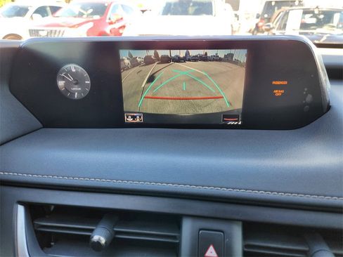 Used 2019 Lexus UX 200 image 17