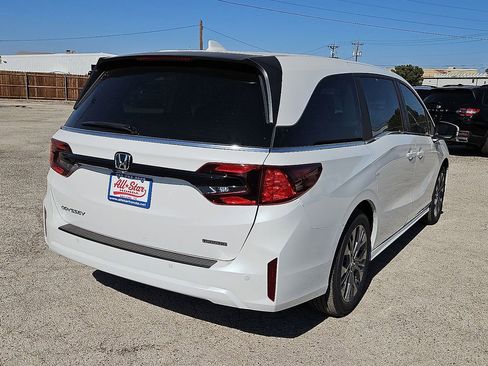 New 2026 Honda Odyssey Touring image 7