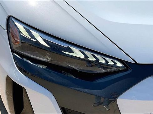 Used 2023 Audi e-tron GT Premium Plus image 31