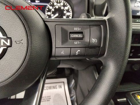 Used 2023 Nissan Rogue S image 14