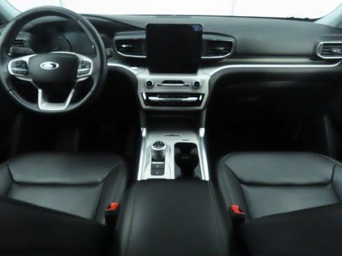 Used 2022 Ford Explorer XLT w/ Equipment Group 202A image 13