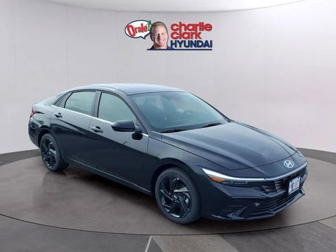 New 2026 Hyundai Elantra SEL Sport Premium FWD image 7