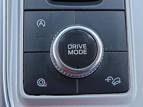 Used 2023 Ford Explorer Limited image 19