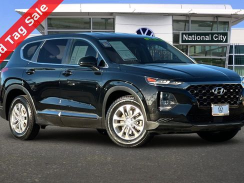 Used 2019 Hyundai Santa Fe SE image 2