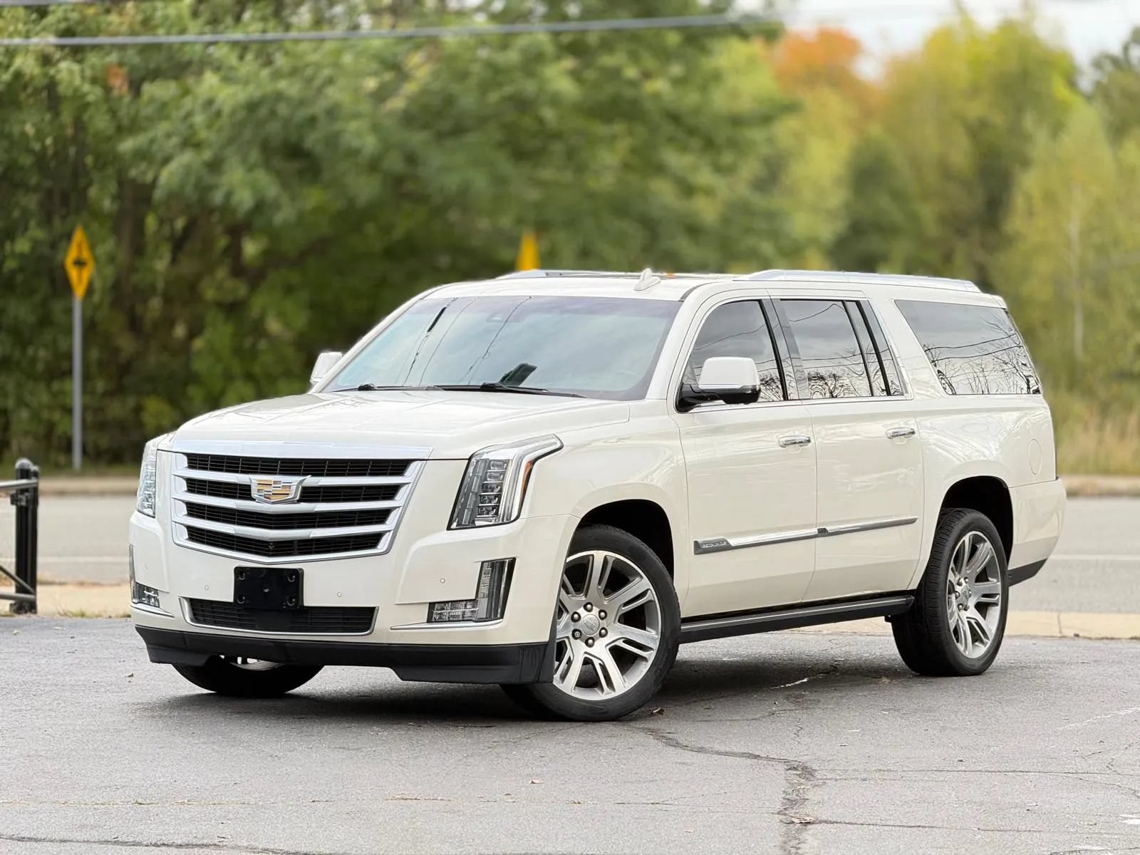 Used 2015 Cadillac Escalade ESV Premium AWD/4WD image 41