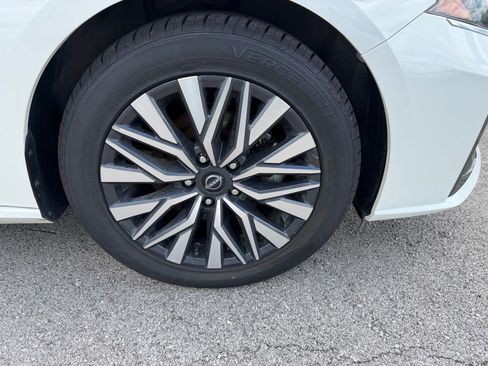 Used 2024 Nissan Altima 2.5 SV FWD image 21