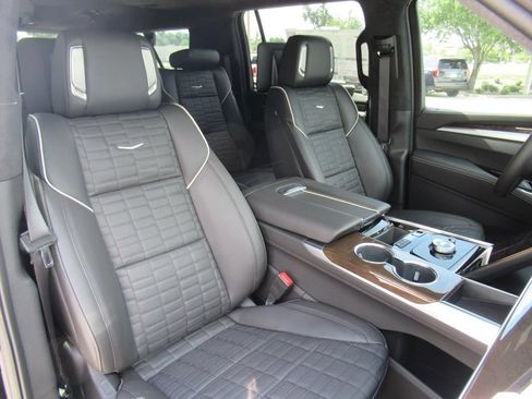 New 2026 Cadillac Escalade ESV Platinum Sport w/ LPO, ONYX Package AWD/4WD image 8
