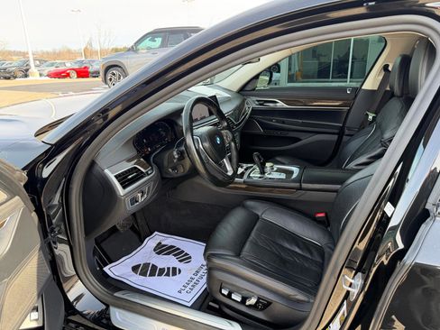 Used 2020 BMW 740i w/ Premium Package image 13