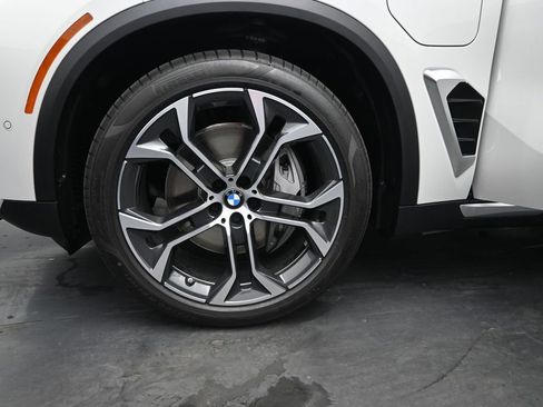 New 2026 BMW X5 xDrive50e AWD/4WD image 4