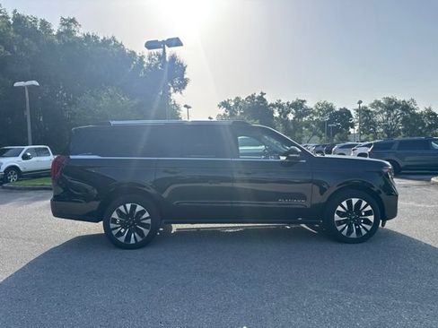 Used 2025 Ford Expedition Max Platinum w/ Driver's Package AWD/4WD image 8