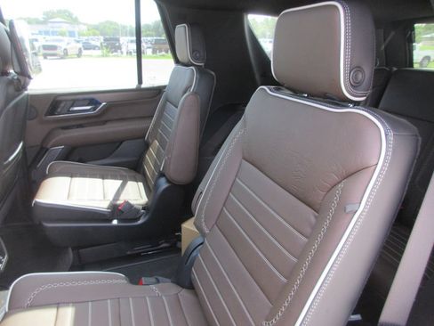 New 2026 GMC Yukon Denali Ultimate AWD/4WD image 12