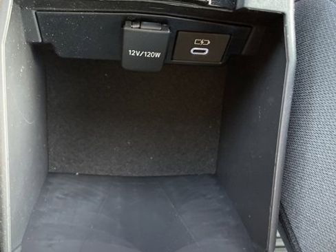 Used 2025 Toyota Corolla SE image 39