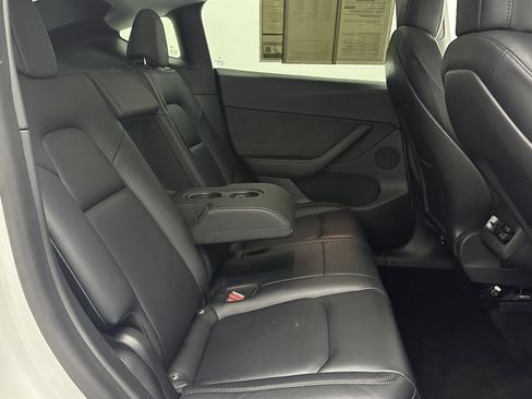 Used 2021 Tesla Model Y Long Range image 31