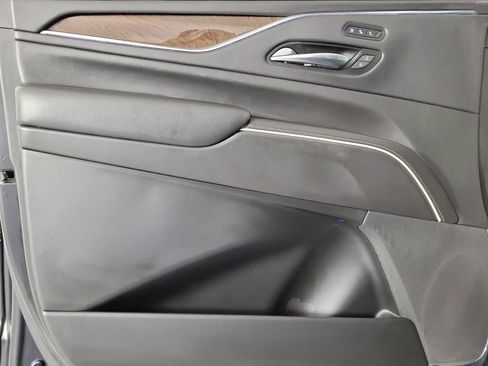 Certified 2022 Cadillac Escalade ESV Premium Luxury Platinum AWD/4WD image 19