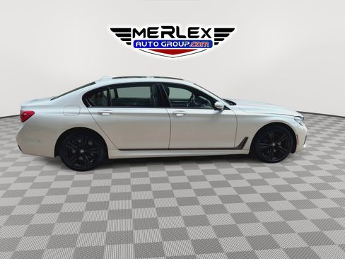 Used 2019 BMW 750i w/ Executive Package RWD image 9