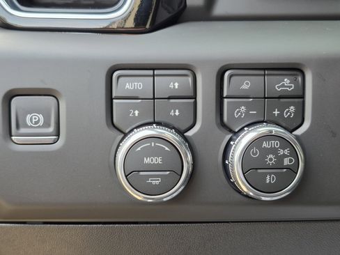 Used 2026 GMC Sierra 2500 Denali w/ Denali Reserve Package image 15