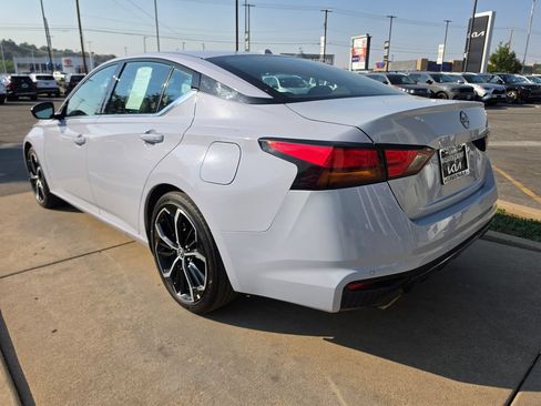 Used 2024 Nissan Altima 2.5 SR FWD image 7