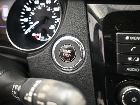 Used 2020 Nissan Rogue SV image 15