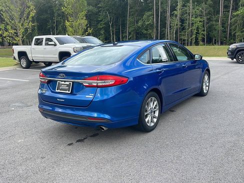Used 2017 Ford Fusion SE w/ Fusion SE Technology Package FWD image 7
