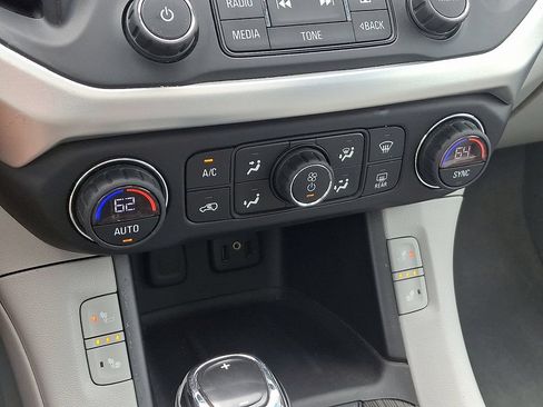 Certified 2017 GMC Acadia SLT FWD image 17