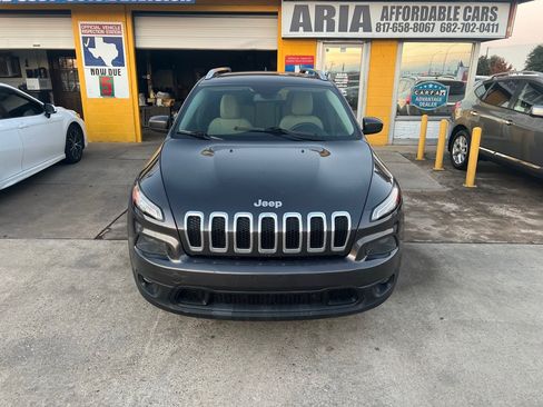 Used 2015 Jeep Cherokee Latitude FWD image 3
