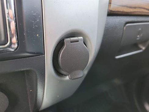 Used 2017 Nissan Titan SL w/ Texas Titan Edition image 16