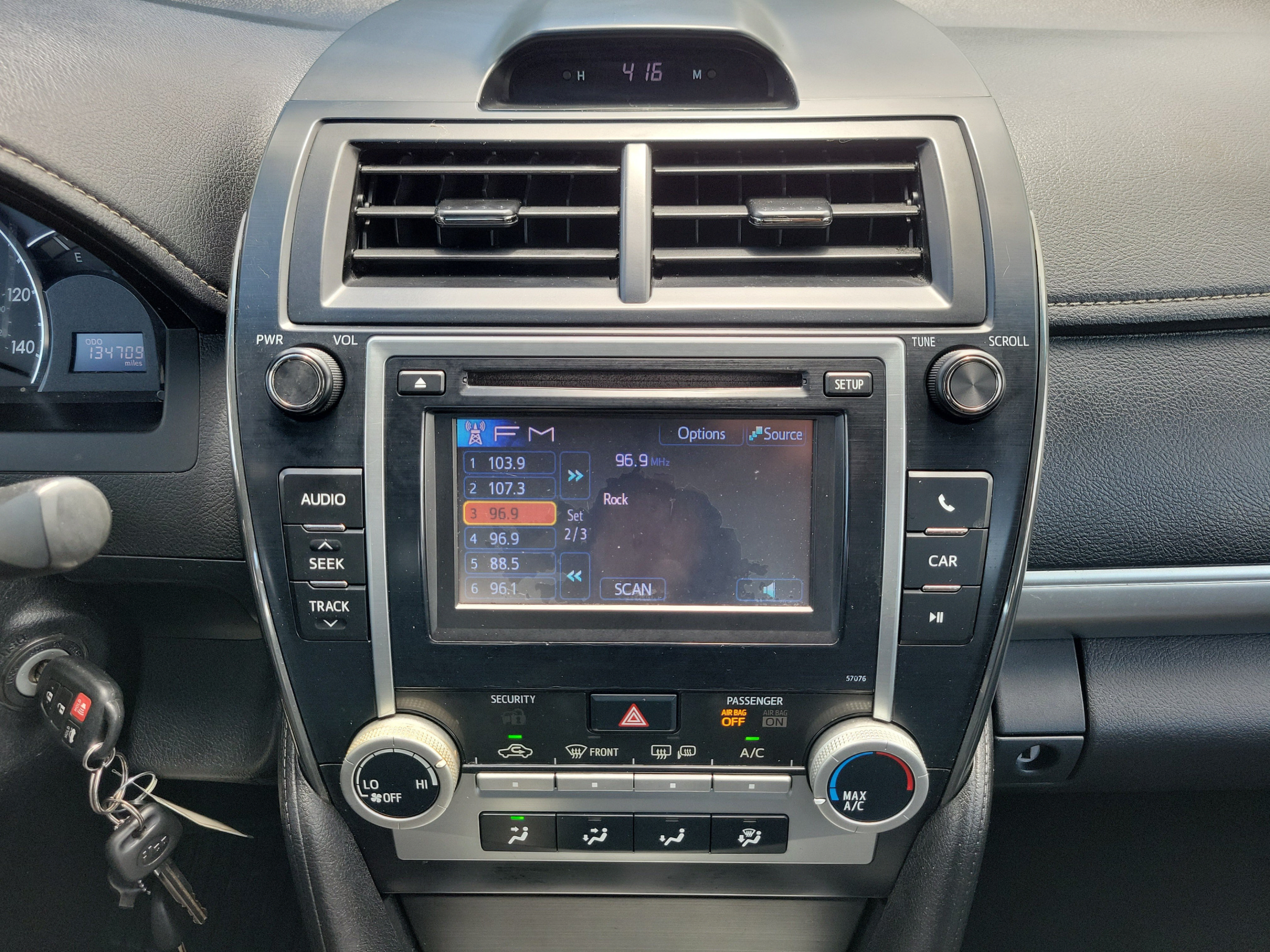 Used 2014 Toyota Camry SE FWD image 13