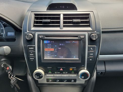 Used 2014 Toyota Camry SE FWD image 13