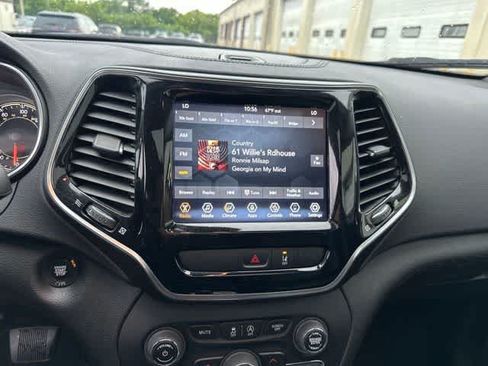 Used 2022 Jeep Cherokee Limited AWD/4WD image 10