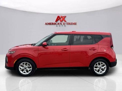 Used 2022 Kia Soul LX w/ Technology Package FWD image 2