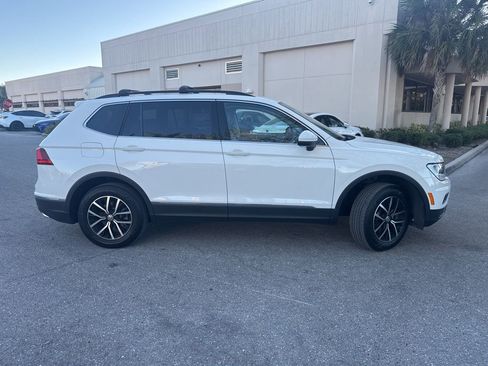 Used 2021 Volkswagen Tiguan SE w/ Panoramic Sunroof Package image 4