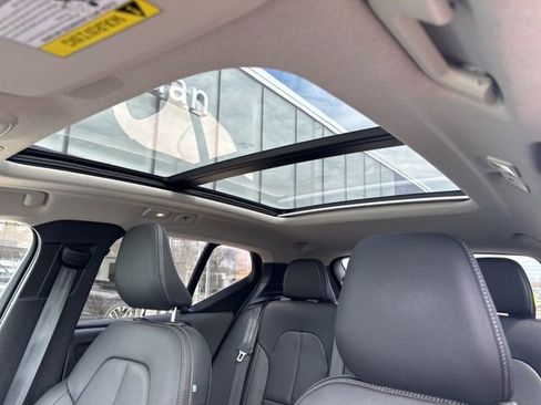 Certified 2025 Volvo XC40 B5 Core image 26