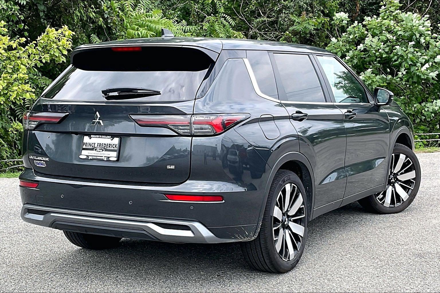 Used 2025 Mitsubishi Outlander SE FWD image 12