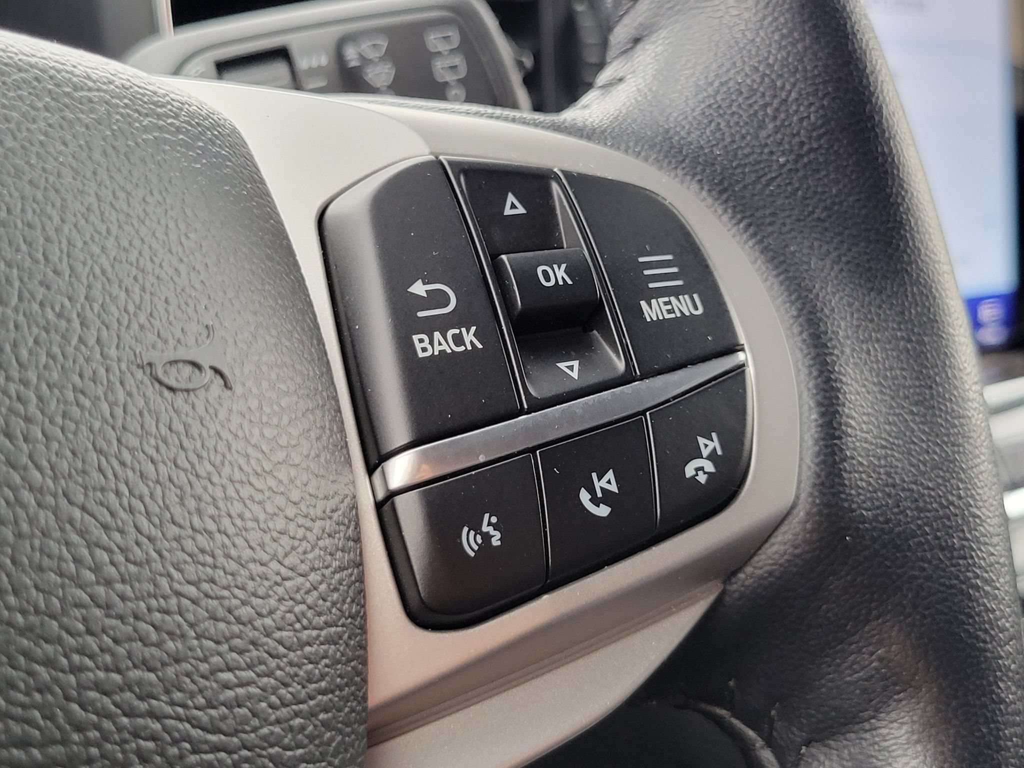 Certified 2023 Ford Explorer Limited w/ Limited Technology Package AWD/4WD image 18