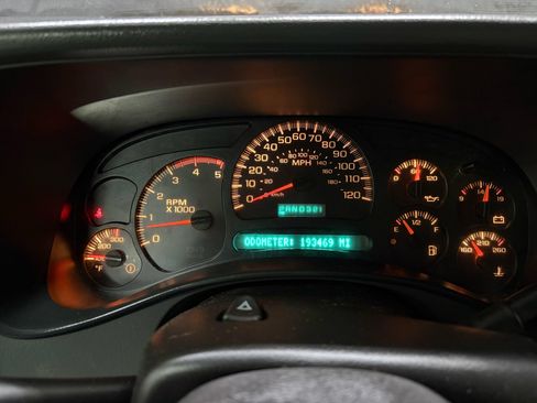 Used 2005 Chevrolet Silverado 2500 LS AWD/4WD image 12