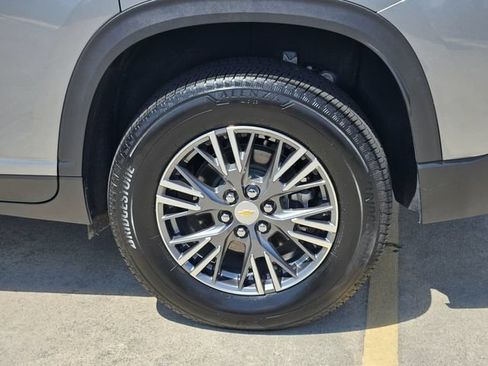 Used 2026 Chevrolet Traverse LT AWD/4WD image 8