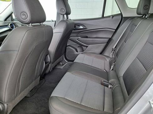 Used 2025 Chevrolet Trax LT w/ LT Convenience Package FWD image 23