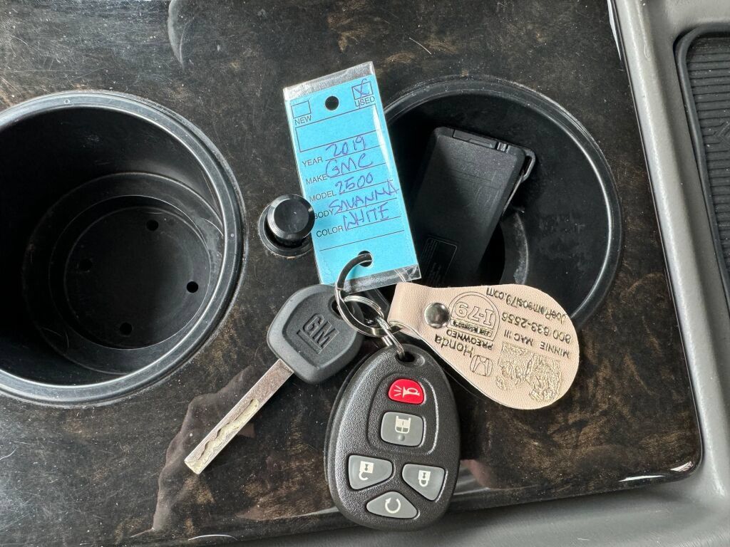 Used 2019 GMC Savana 2500 w/ Enhanced Convenience Package RWD image 24