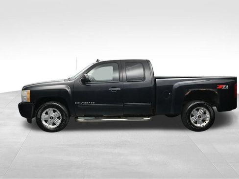 Used 2009 Chevrolet Silverado 1500 LT w/ Power Pack Plus AWD/4WD image 2