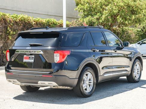 Used 2023 Ford Explorer XLT w/ Equipment Group 202A RWD image 9