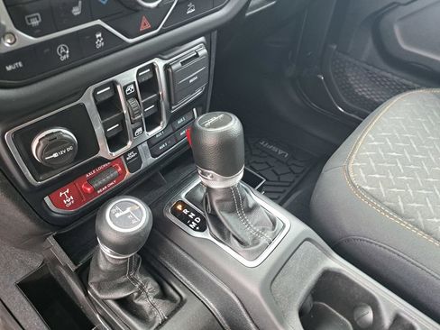 Used 2024 Jeep Gladiator Mojave w/ Technology Group image 11